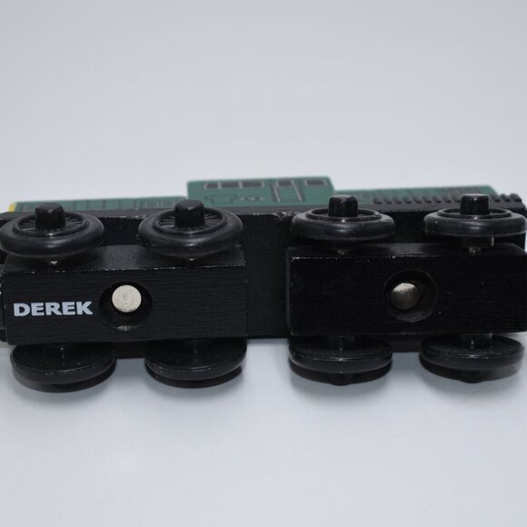 Thomas & Friends DEREK Wooden Railway Train Tank Engine the Diesel Rare 2001 - Picture 10 of 10
